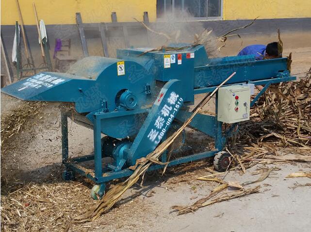 作業前觀察鍘草機運轉是否（fǒu）平穩，確認運轉正常後再投入作業（yè）