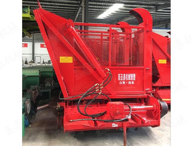 回（huí）收機可一次完成對玉米秸杆、棉花秸稈，牧草等農作物秸杆的切割、收成