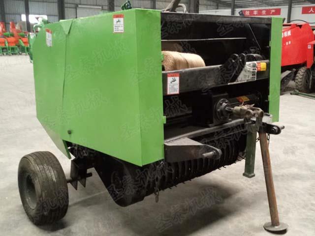 養殖用牧草打捆（kǔn）機了節（jiē）省人工60%，每45秒一捆，成捆效率增長21%