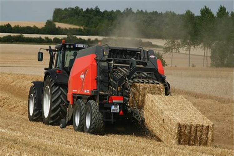 定期放出柴（chái）油箱、柴油濾清器內的水和機械雜質等沉澱物。