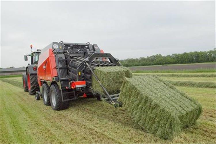 清理時注意不要（yào）用水清理打（dǎ）捆機，清理過後所剩的殘餘經水浸泡會變成加（jiā）速生（shēng）鏽和腐蝕損壞的源頭