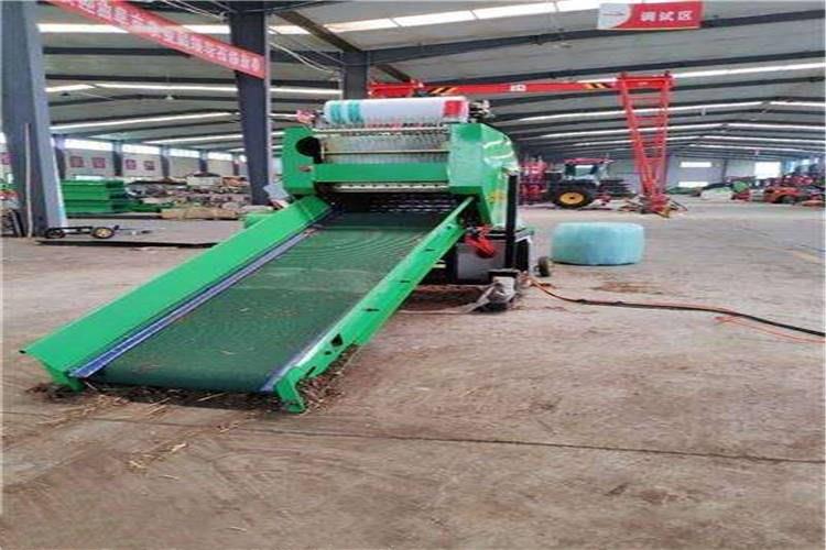 用箭頭指（zhǐ）向青貯打捆機皮帶中心的位置將整套盤子打包