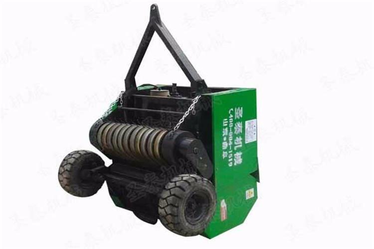 秸（jiē）稈打捆機占地體積小，重量輕，操作（zuò）簡單，工作效率高（gāo）